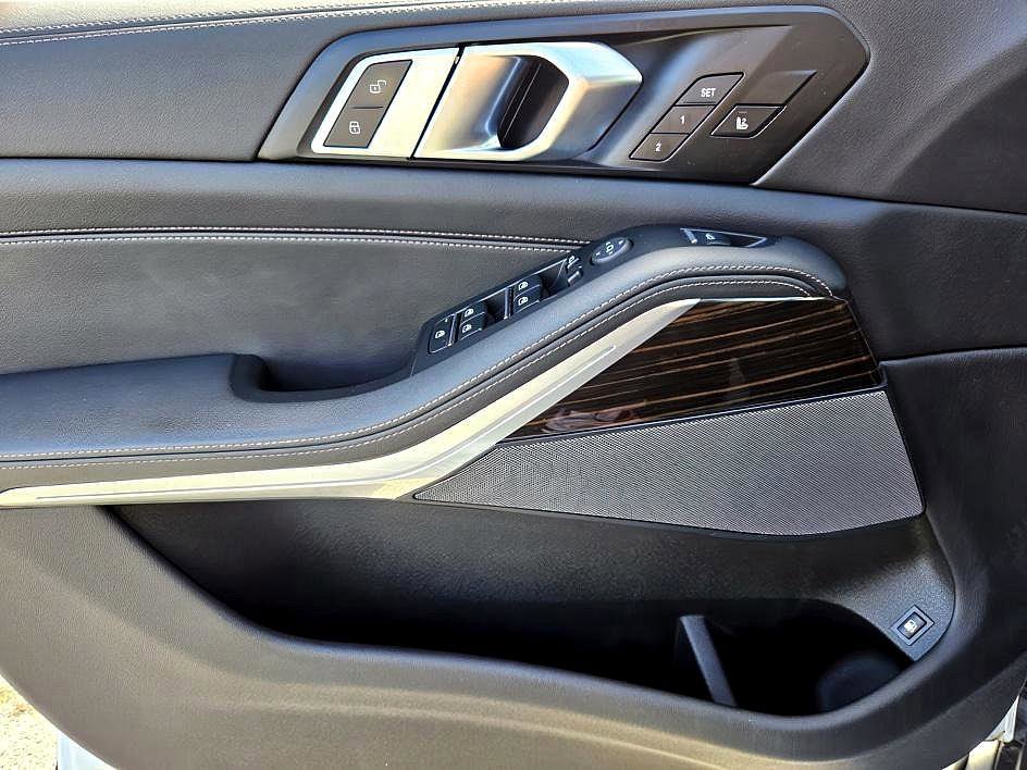 Used 2024 BMW X5 xDrive50e image 30