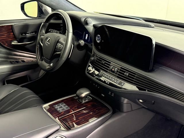 Used 2024 Lexus LS 500 w/ Interior Upgrade Package image 34