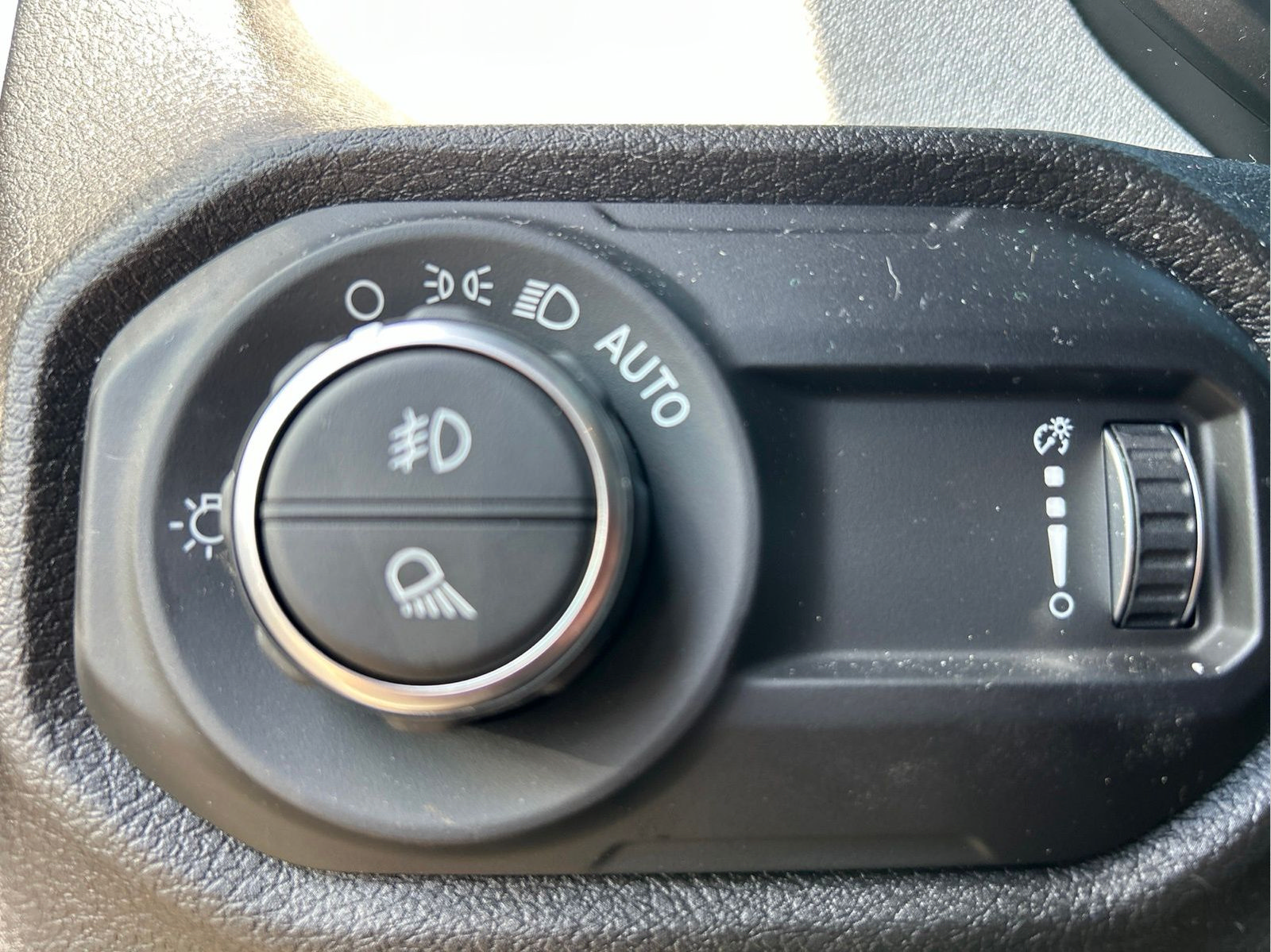 Certified 2025 Jeep Gladiator Sport AWD/4WD image 25