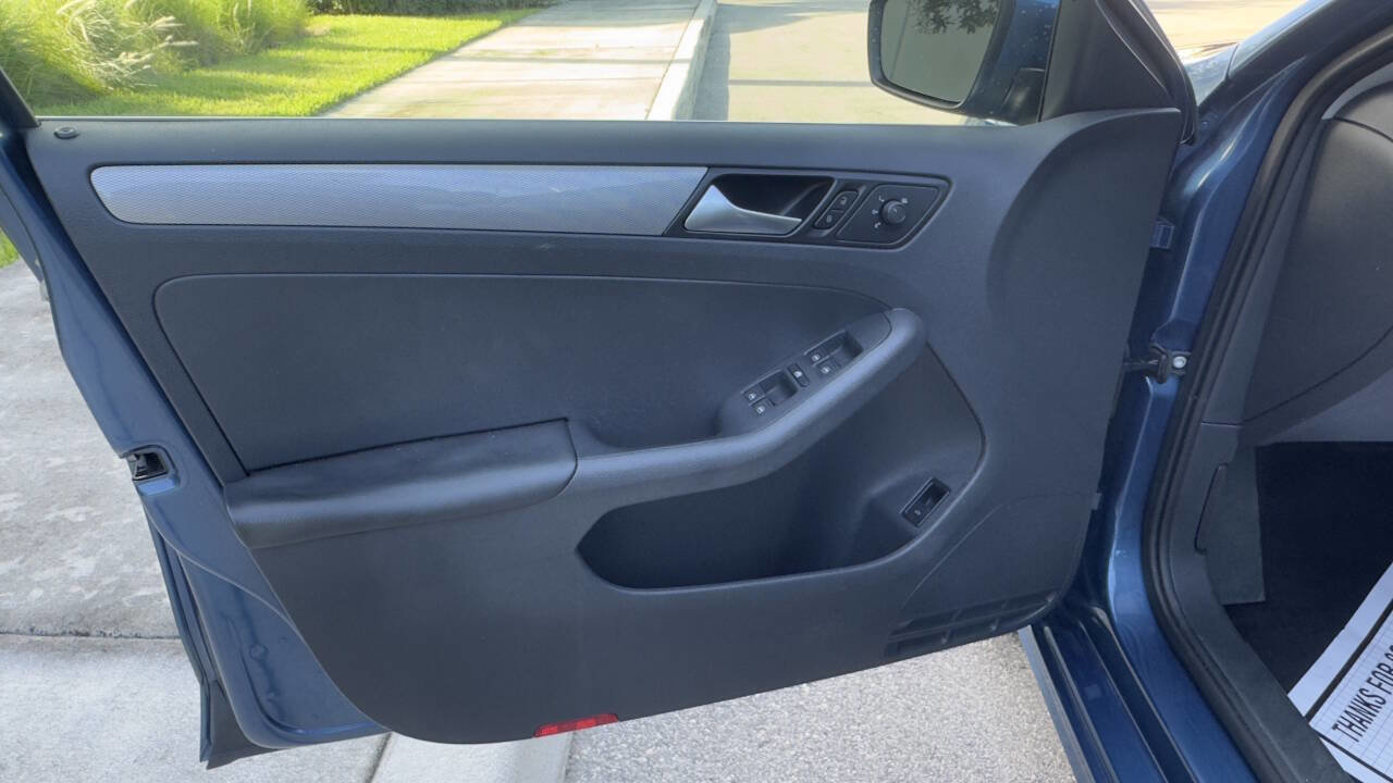 Used 2017 Volkswagen Jetta S image 10