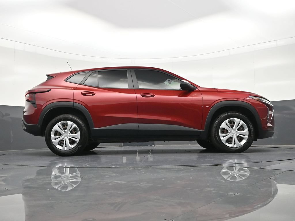 Used 2024 Chevrolet Trax LS FWD image 29