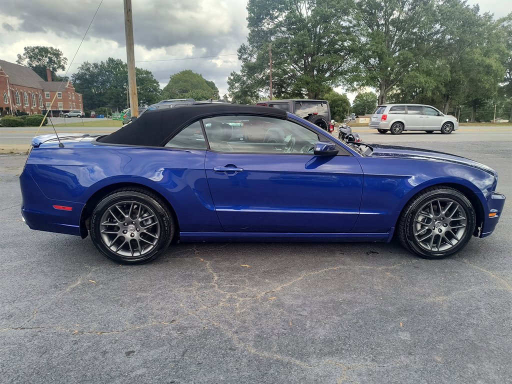 Used 2013 Ford Mustang Premium image 6