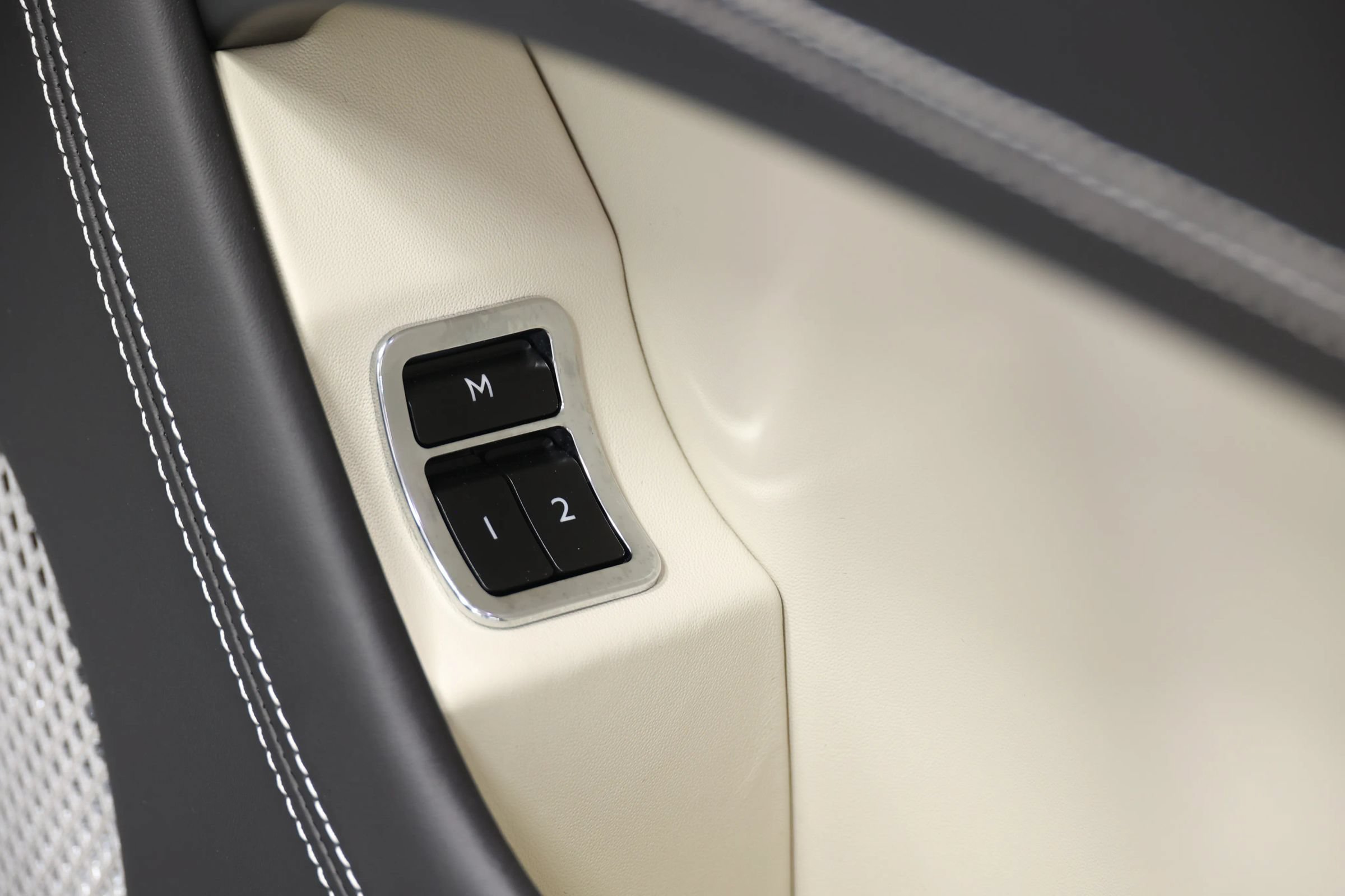 Used 2021 Bentley Bentayga w/ First Edition Specification AWD/4WD image 98