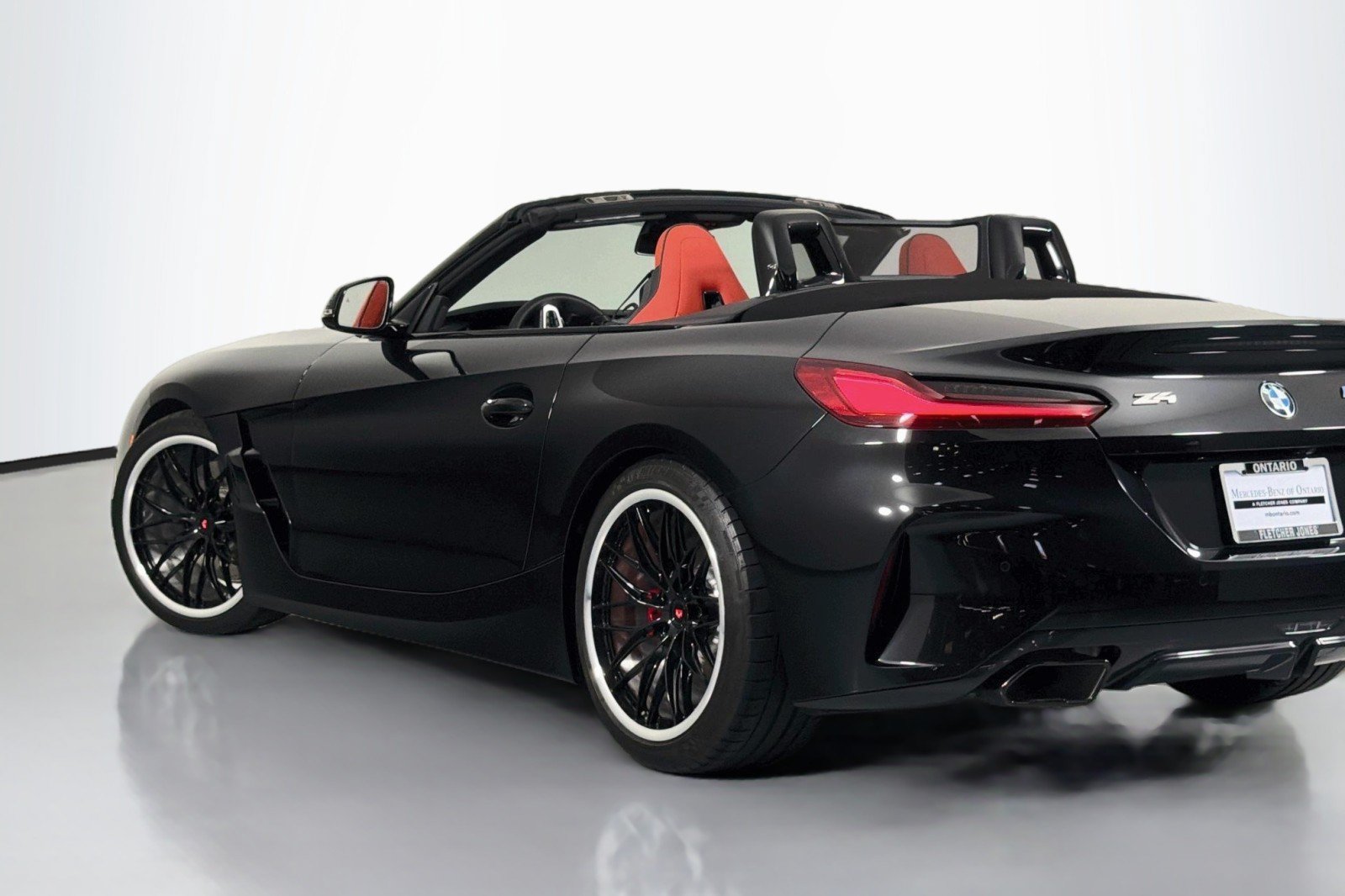 Used 2026 BMW Z4 M40i w/ Shadowloine Package RWD image 16