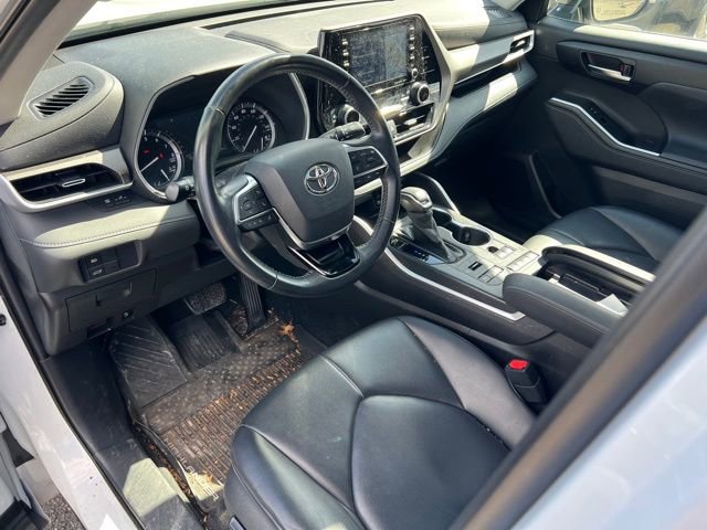 Used 2021 Toyota Highlander XLE image 17