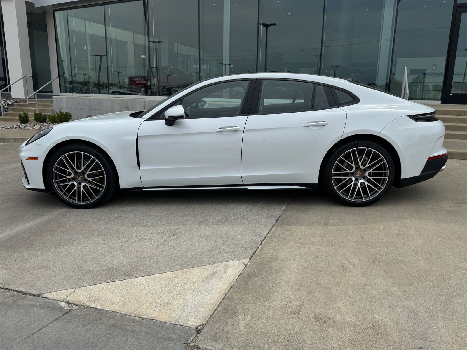 New 2025 Porsche Panamera 4 image 2