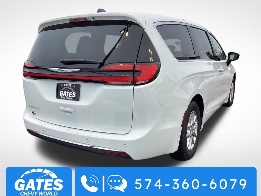 Used 2024 Chrysler Pacifica Touring-L image 8