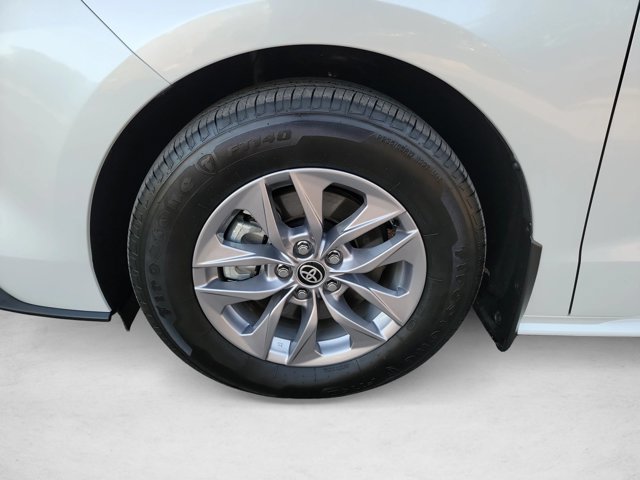 Used 2026 Toyota Sienna XLE FWD image 28