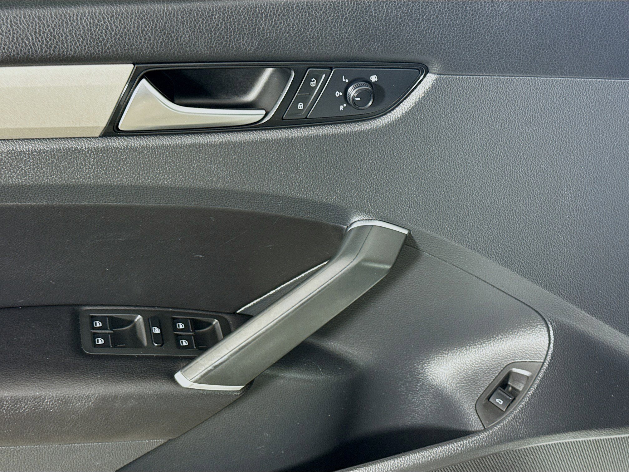 Used 2020 Volkswagen Passat 2.0T SE image 24