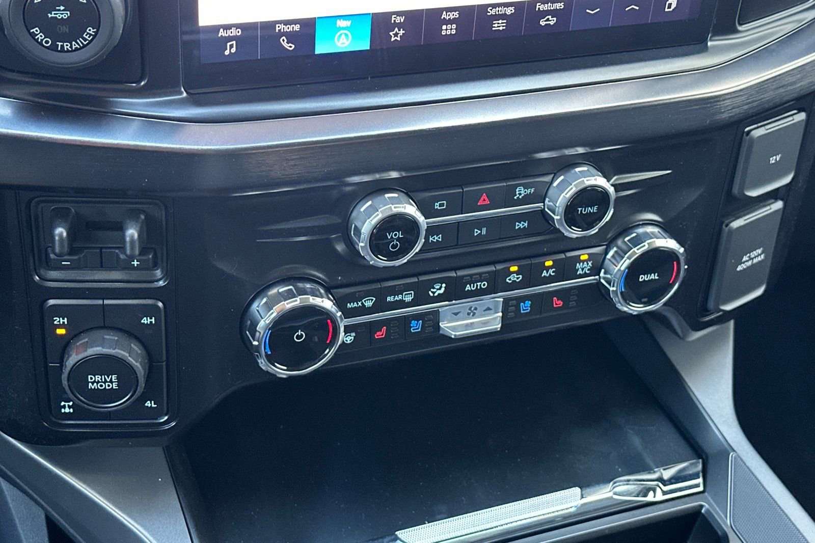New 2026 Ford F250 Lariat w/ Black Appearance Package image 19