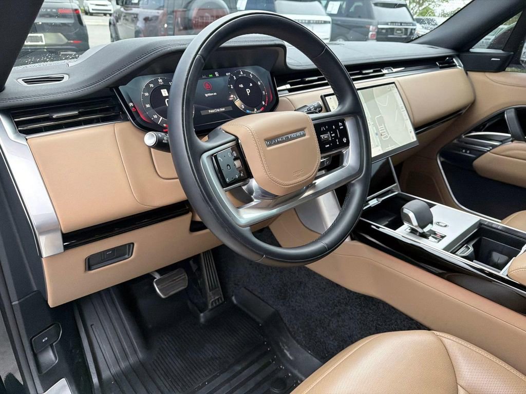 New 2025 Land Rover Range Rover Long Wheelbase SE image 21