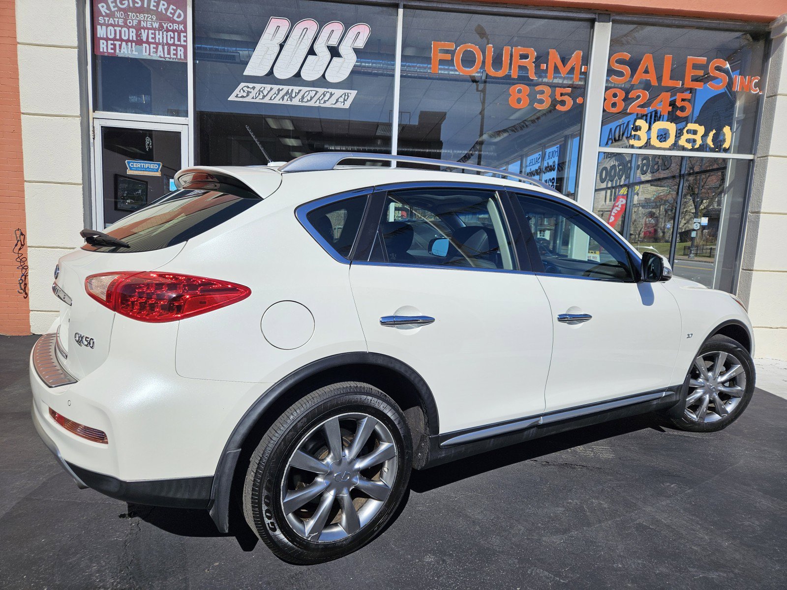 Used 2016 INFINITI QX50 AWD w/ Premium Plus Package image 3