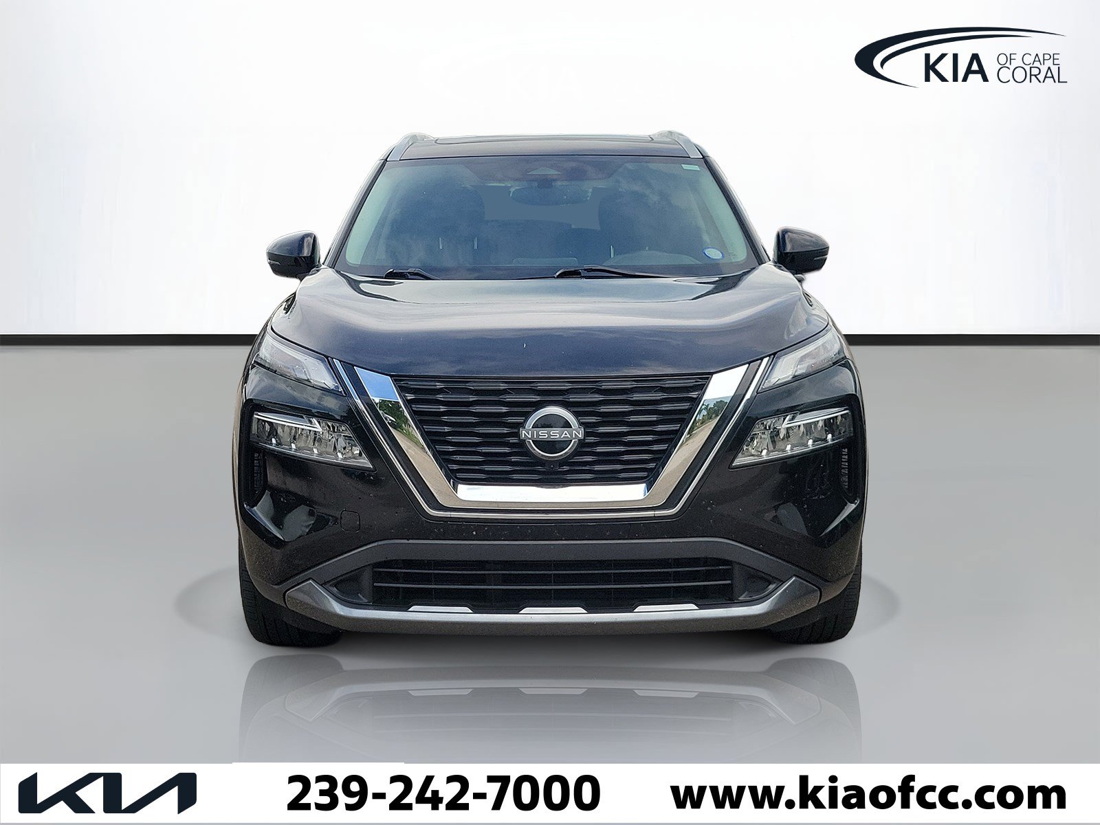 Used 2023 Nissan Rogue SL FWD image 2