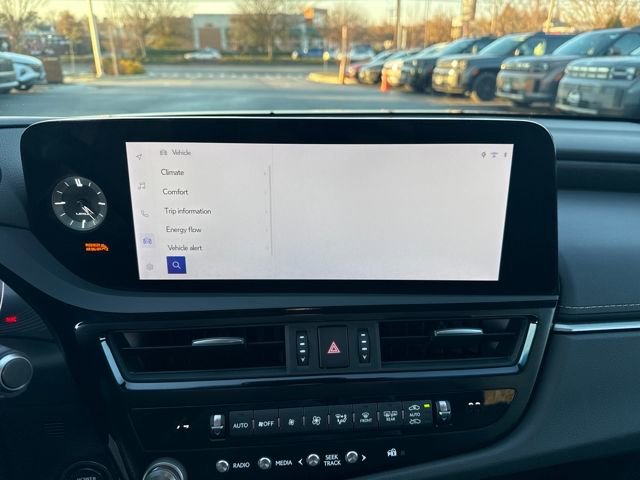 Used 2024 Lexus ES 300h w/ Premium Package image 18