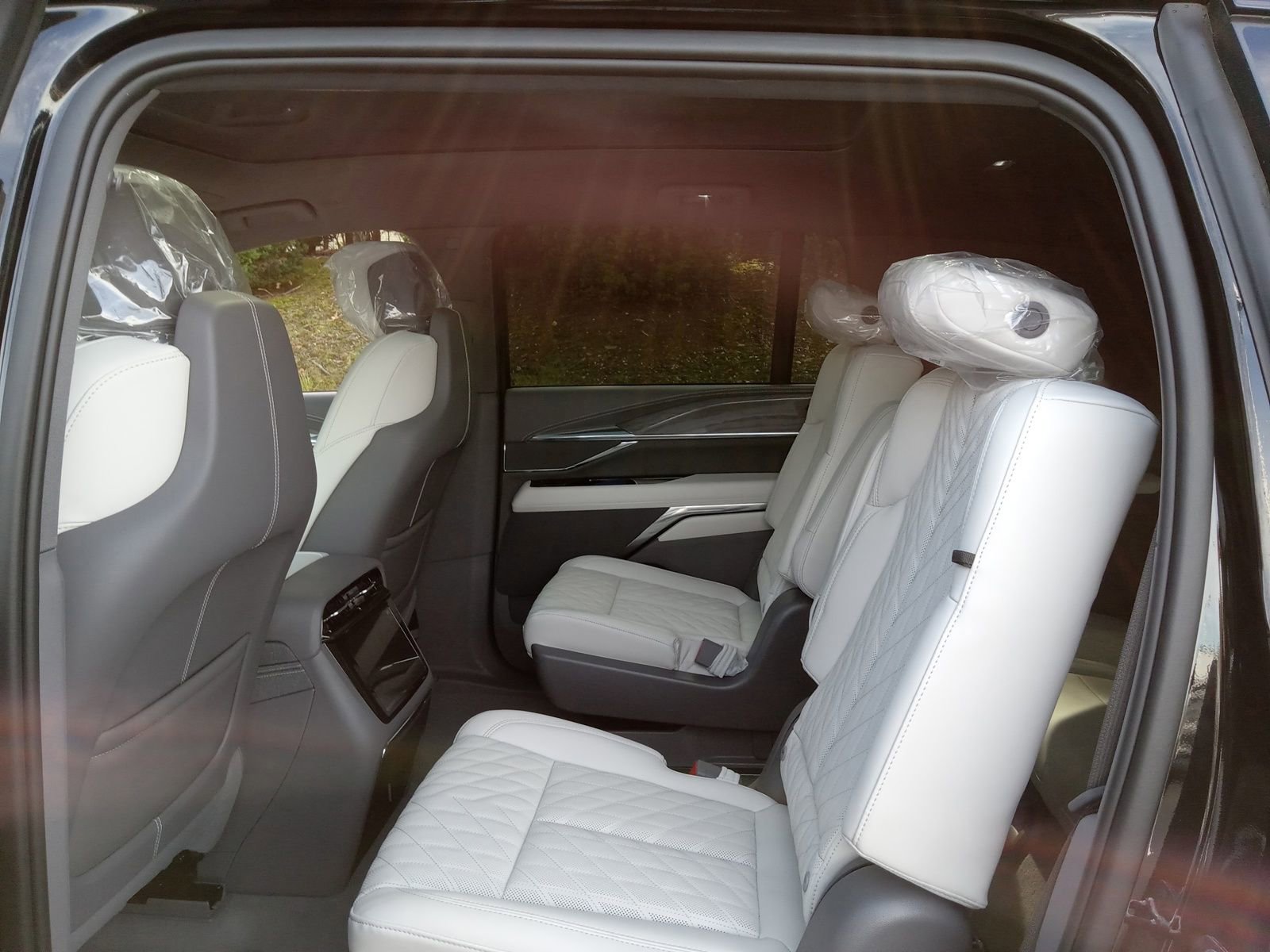 New 2026 Cadillac Escalade IQ Sport 1 w/ LPO, ONYX Package image 22