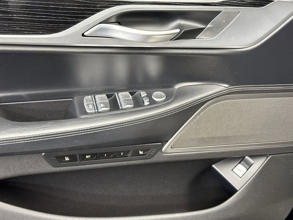 Used 2022 BMW 750i xDrive w/ Executive Package image 22
