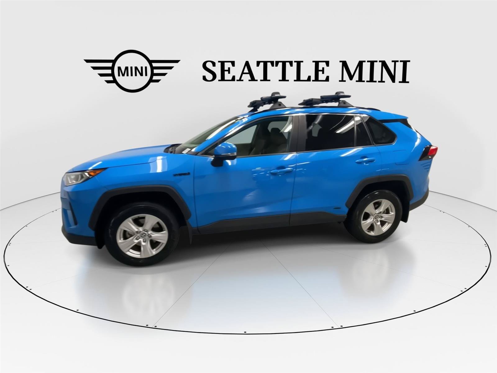 Used 2020 Toyota RAV4 XLE w/ XLE Grade Weather Package AWD/4WD image 5
