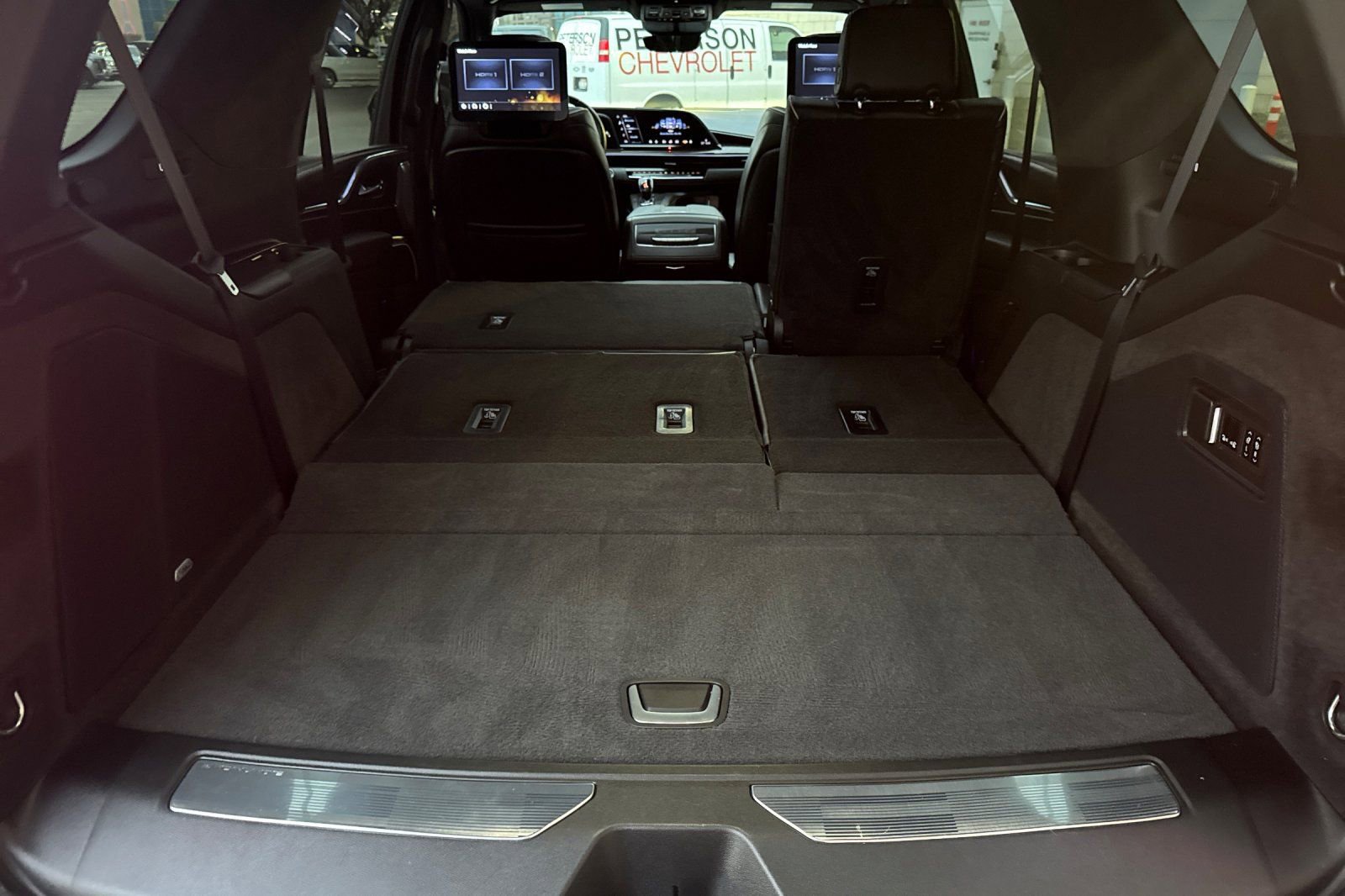 Certified 2024 Cadillac Escalade Premium Luxury Platinum w/ Heavy-Duty Trailer Package image 20