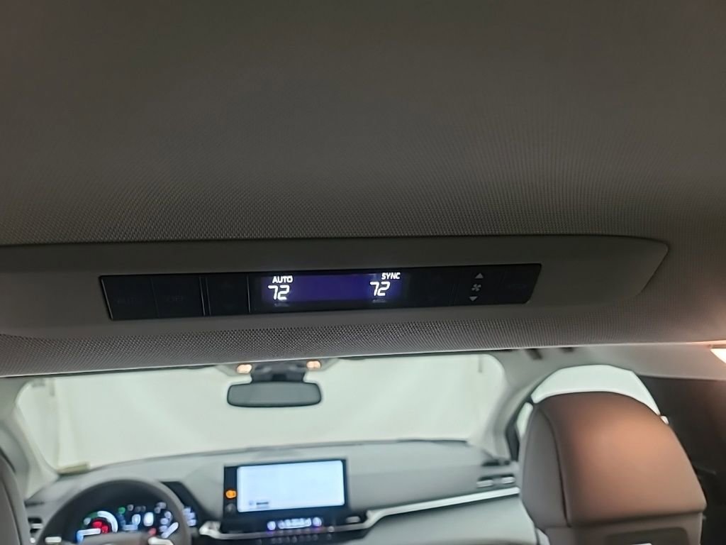 Used 2026 Toyota Sienna XLE image 23