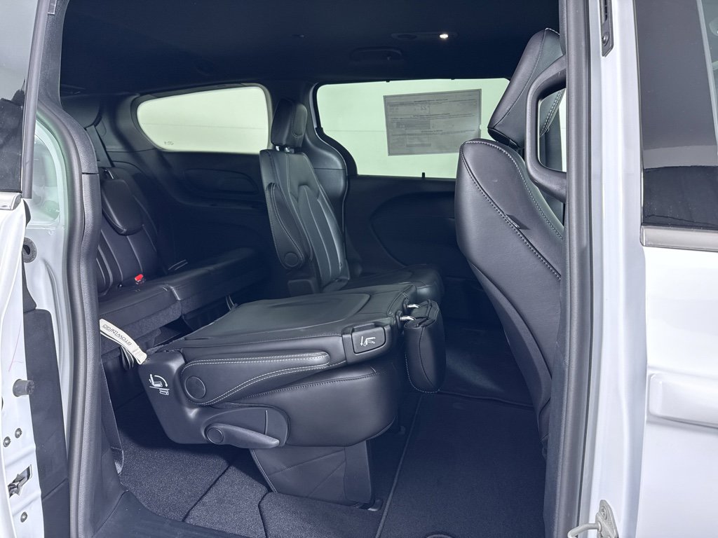 New 2026 Chrysler Voyager LX FWD image 14