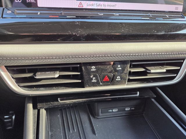 Used 2025 Volkswagen Atlas Peak Edition SE AWD/4WD image 15