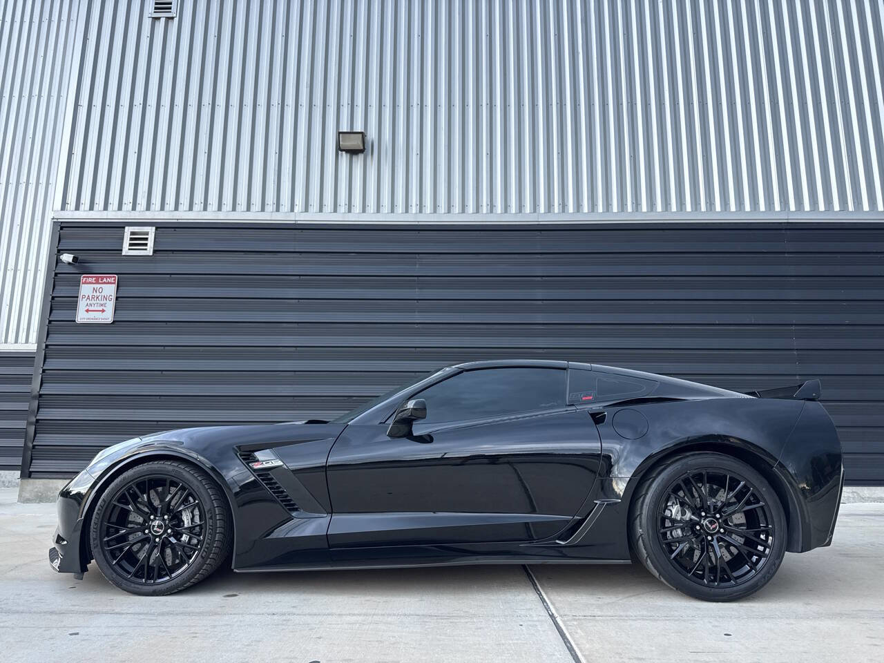 Used 2015 Chevrolet Corvette Z06 w/ 3LZ Preferred Equipment Group RWD image 24