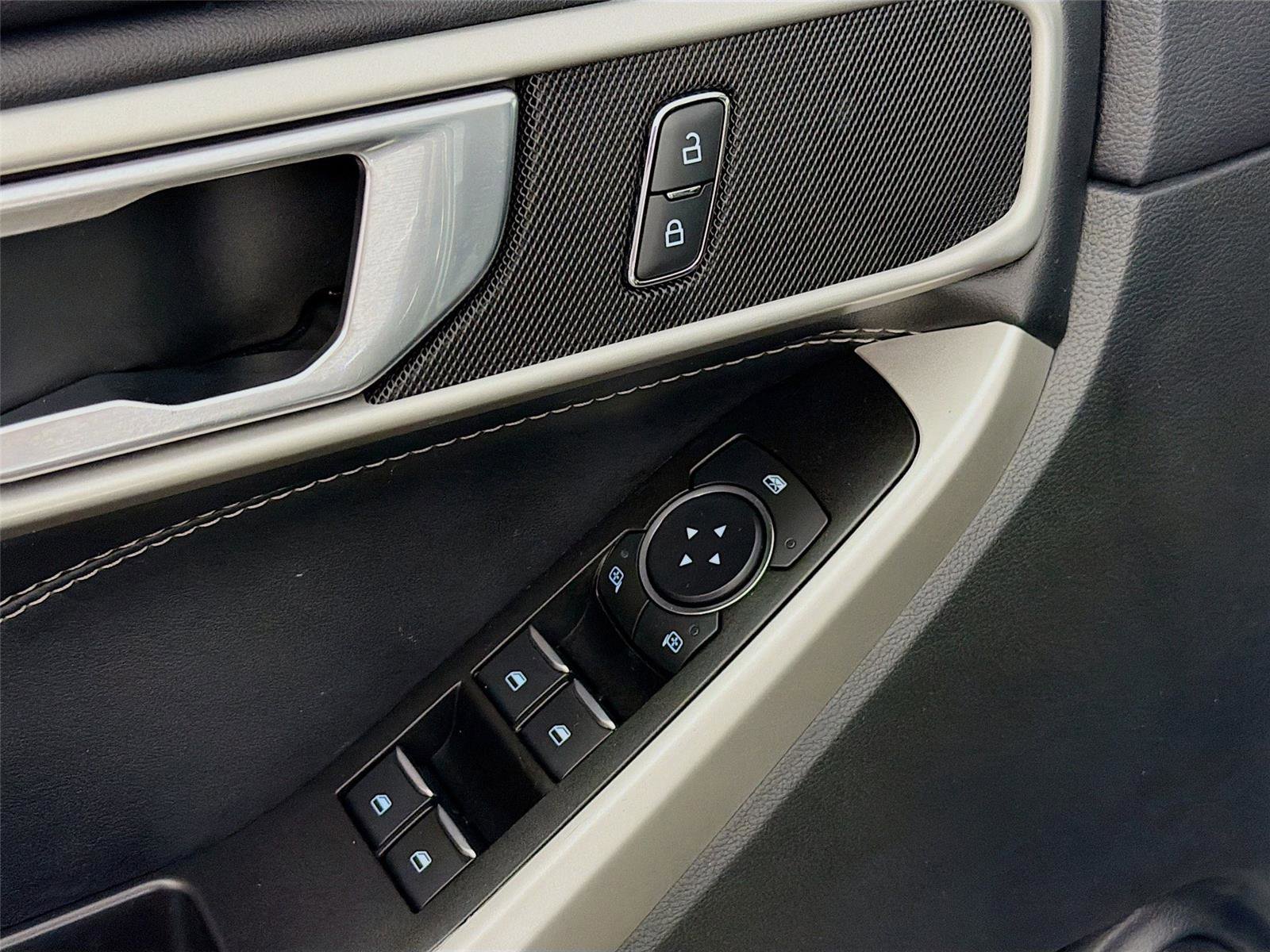 Used 2022 Ford Explorer XLT w/ Equipment Group 202A image 18