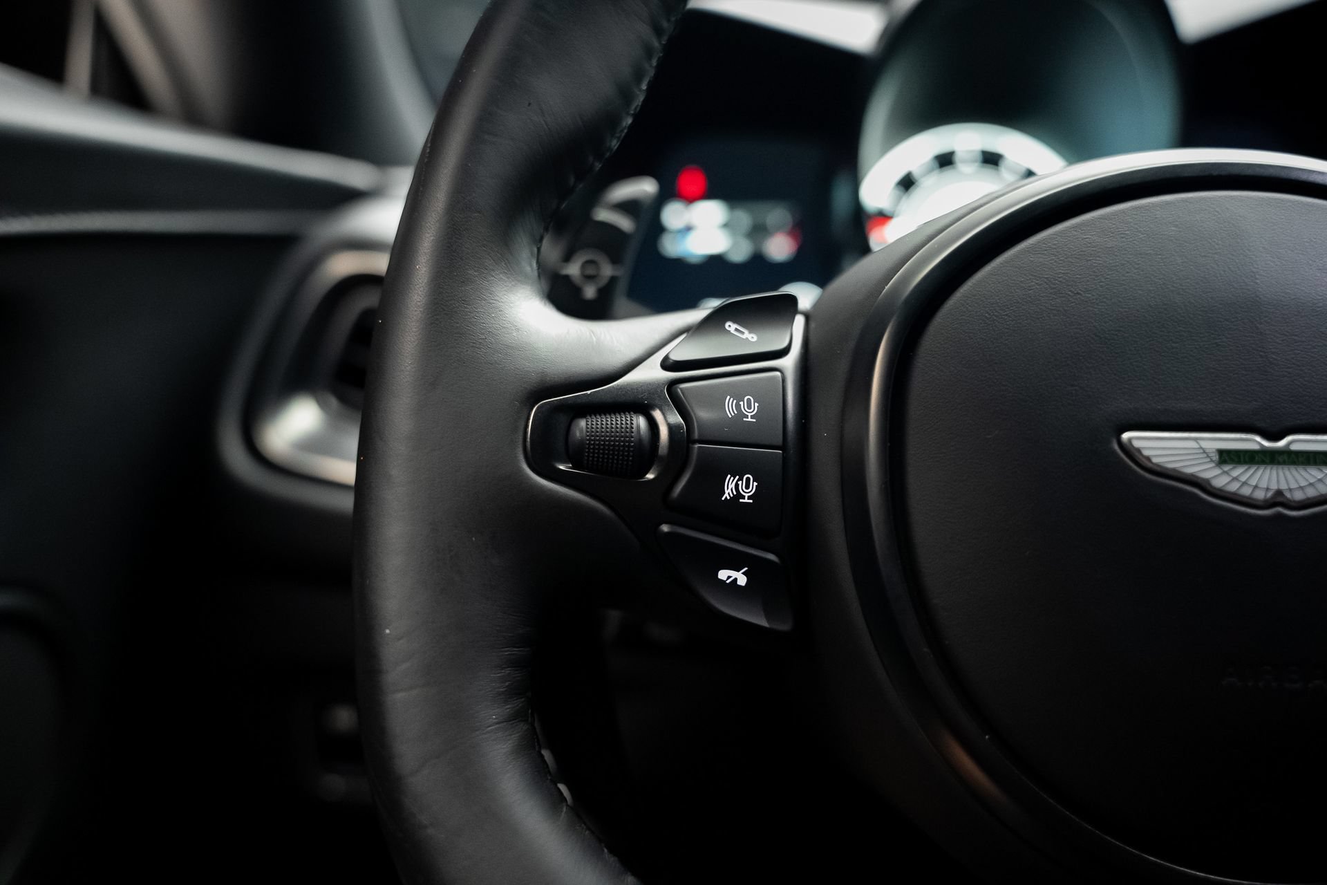 Used 2022 Aston Martin V8 Vantage Coupe RWD image 51