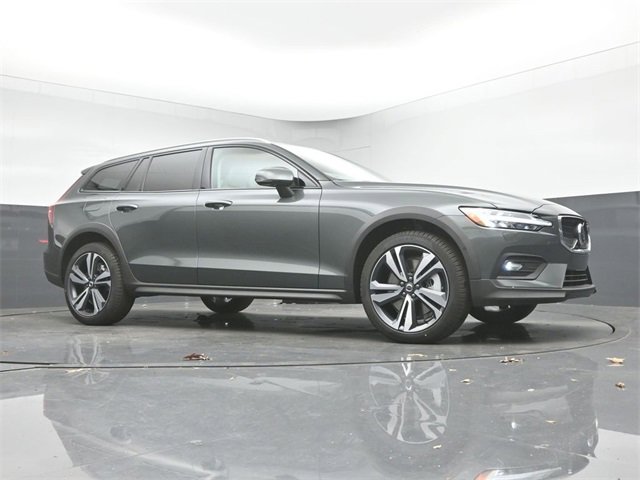 New 2026 Volvo V60 B5 Cross Country Plus w/ Protection Package Premier image 37