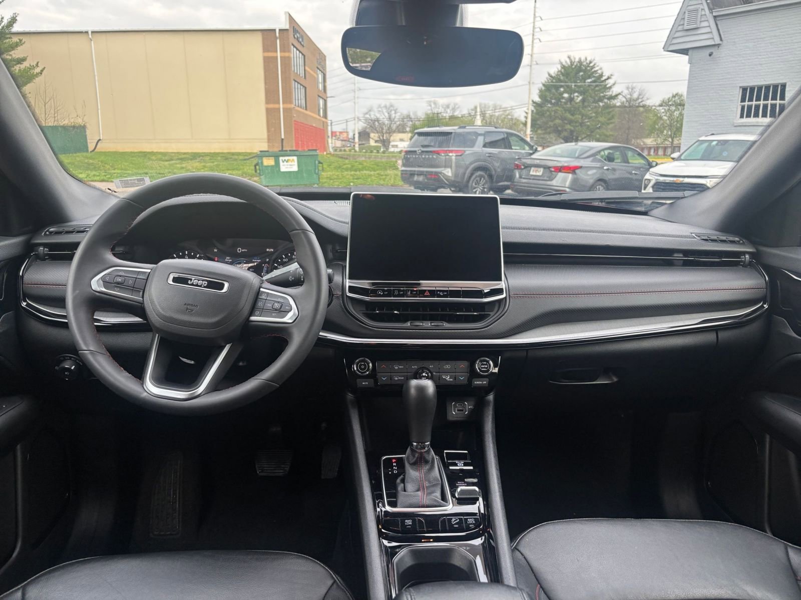 Used 2025 Jeep Compass Trailhawk image 31