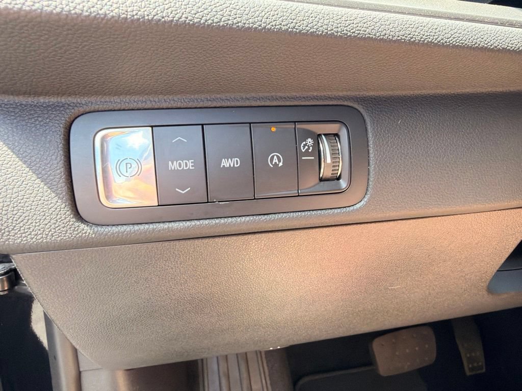 Used 2025 Chevrolet Traverse LT AWD/4WD image 27