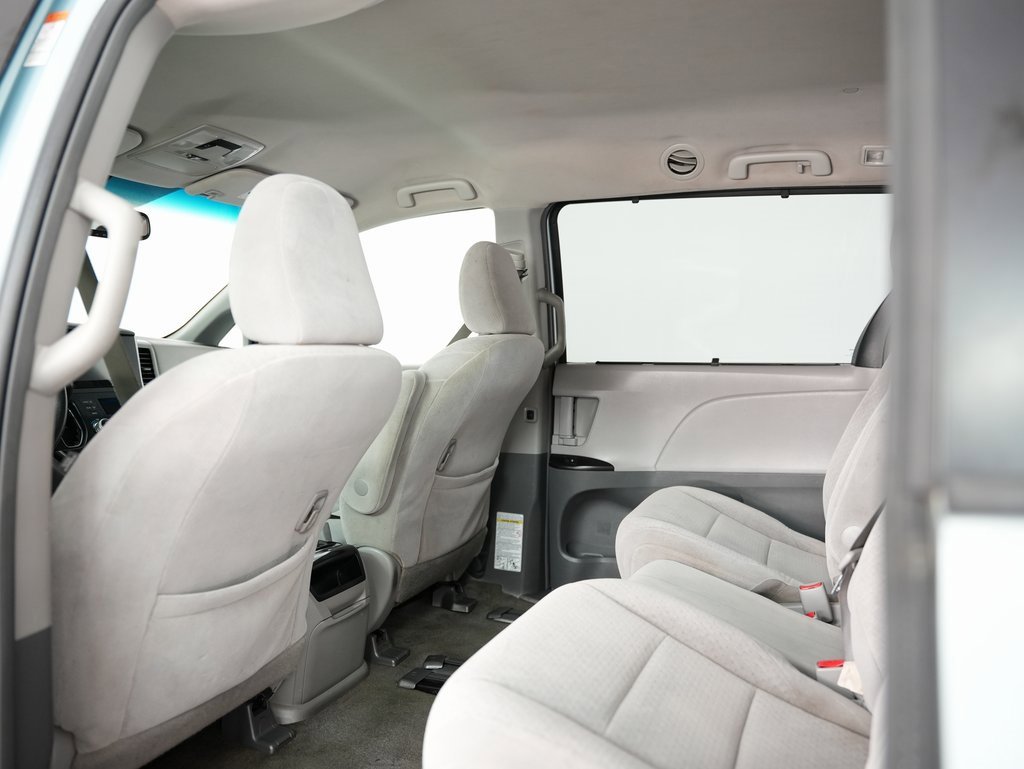 Used 2015 Toyota Sienna LE image 33