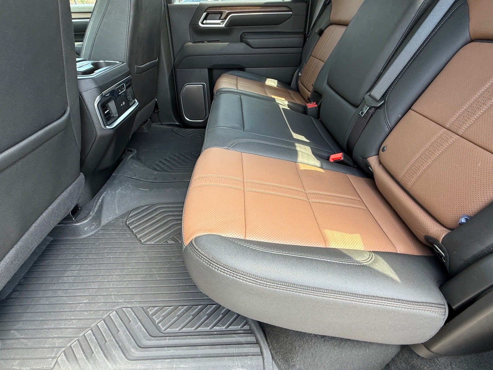Used 2024 Chevrolet Silverado 2500 High Country w/ High Country Premium Package AWD/4WD image 11