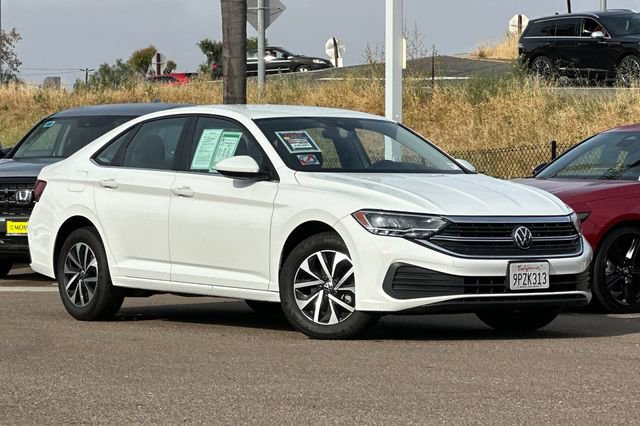 Used 2024 Volkswagen Jetta S image 3