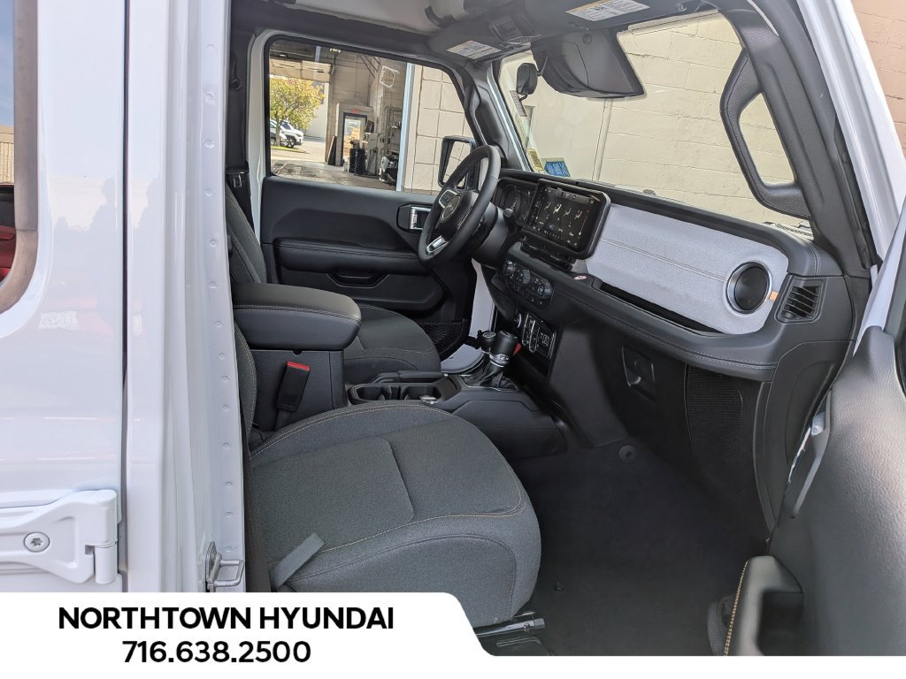 Used 2026 Jeep Wrangler Unlimited Sahara AWD/4WD image 34