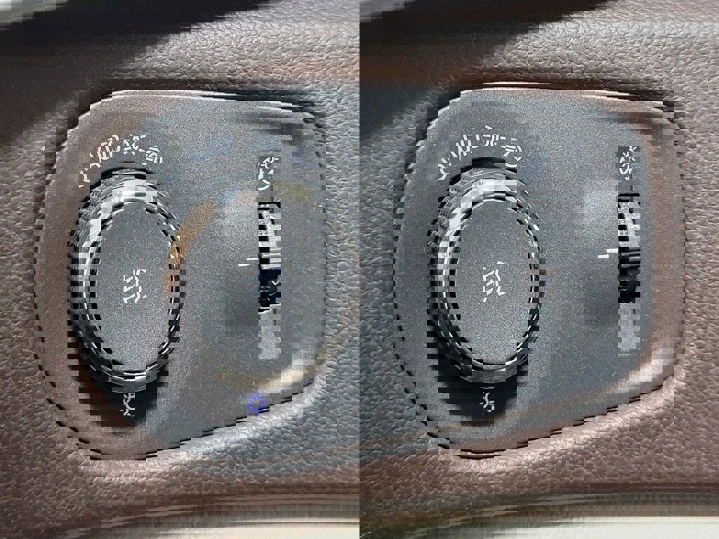 Used 2012 Cadillac SRX Premium FWD image 29