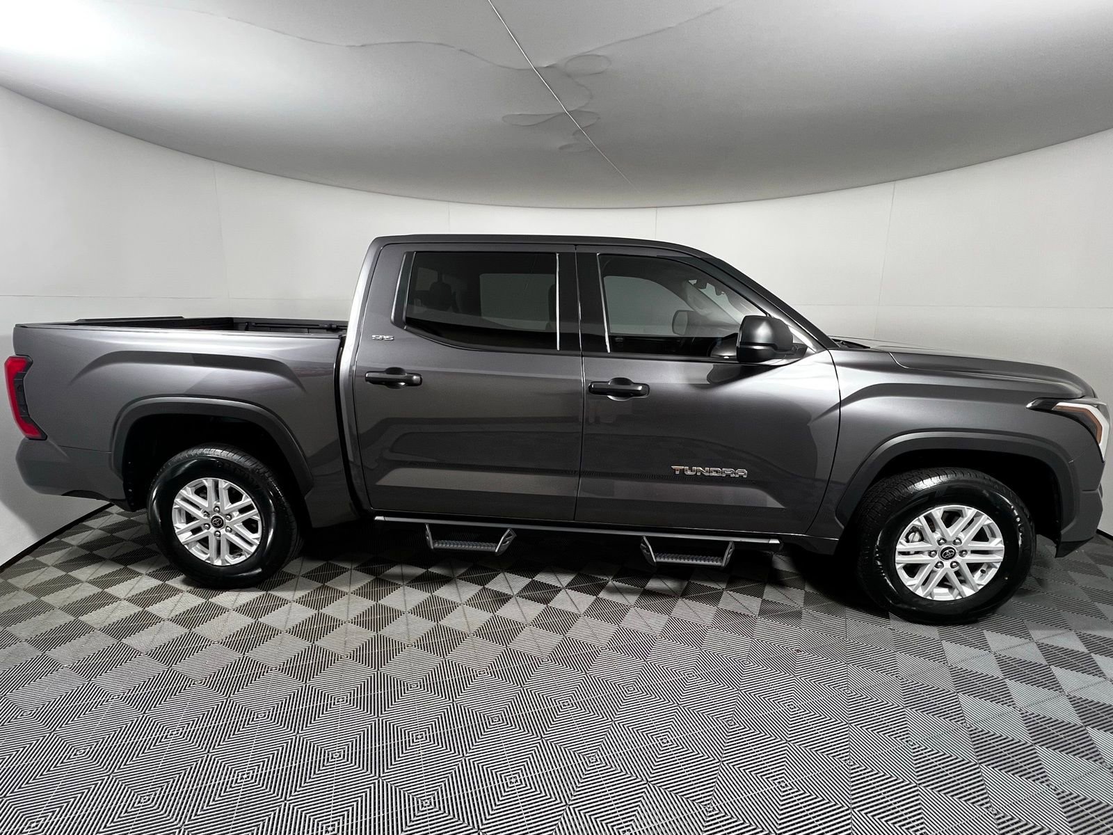 Used 2022 Toyota Tundra SR5 RWD image 4
