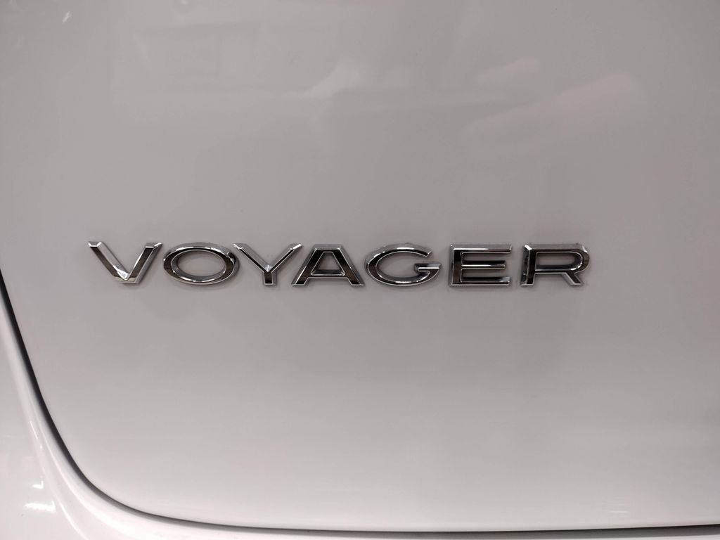 Used 2023 Chrysler Voyager LX image 16