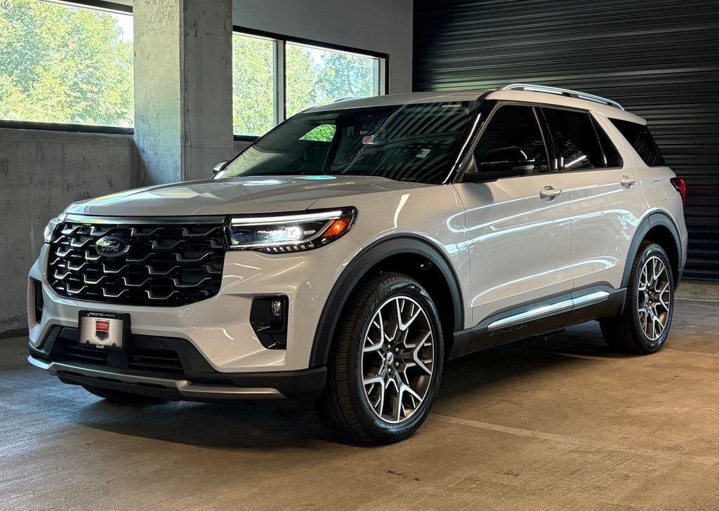 Used 2025 Ford Explorer Platinum w/ Ultimate Package AWD/4WD image 1