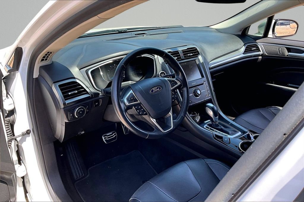 Used 2016 Ford Fusion Titanium FWD image 11