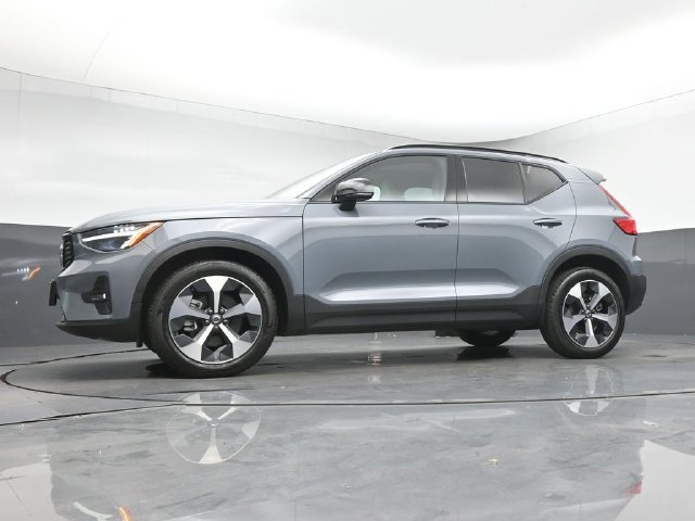 Used 2023 Volvo XC40 B5 Plus w/ Protection Package Premier AWD/4WD image 38