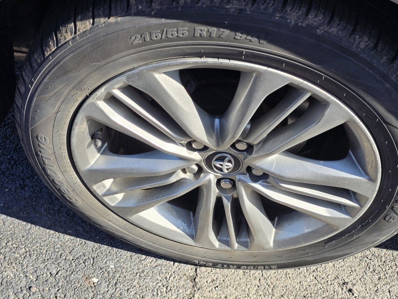 Used 2016 Toyota Camry SE image 24