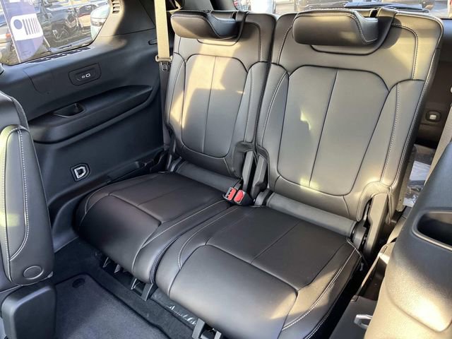 New 2026 Jeep Grand Cherokee L Limited w/ Limited Altitude Package AWD/4WD image 20