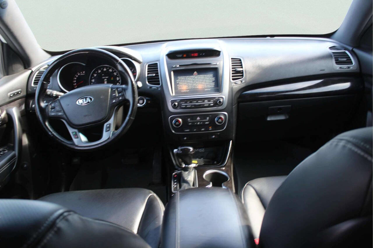 Used 2014 Kia Sorento SX w/ 3rd Row Package AWD/4WD image 8