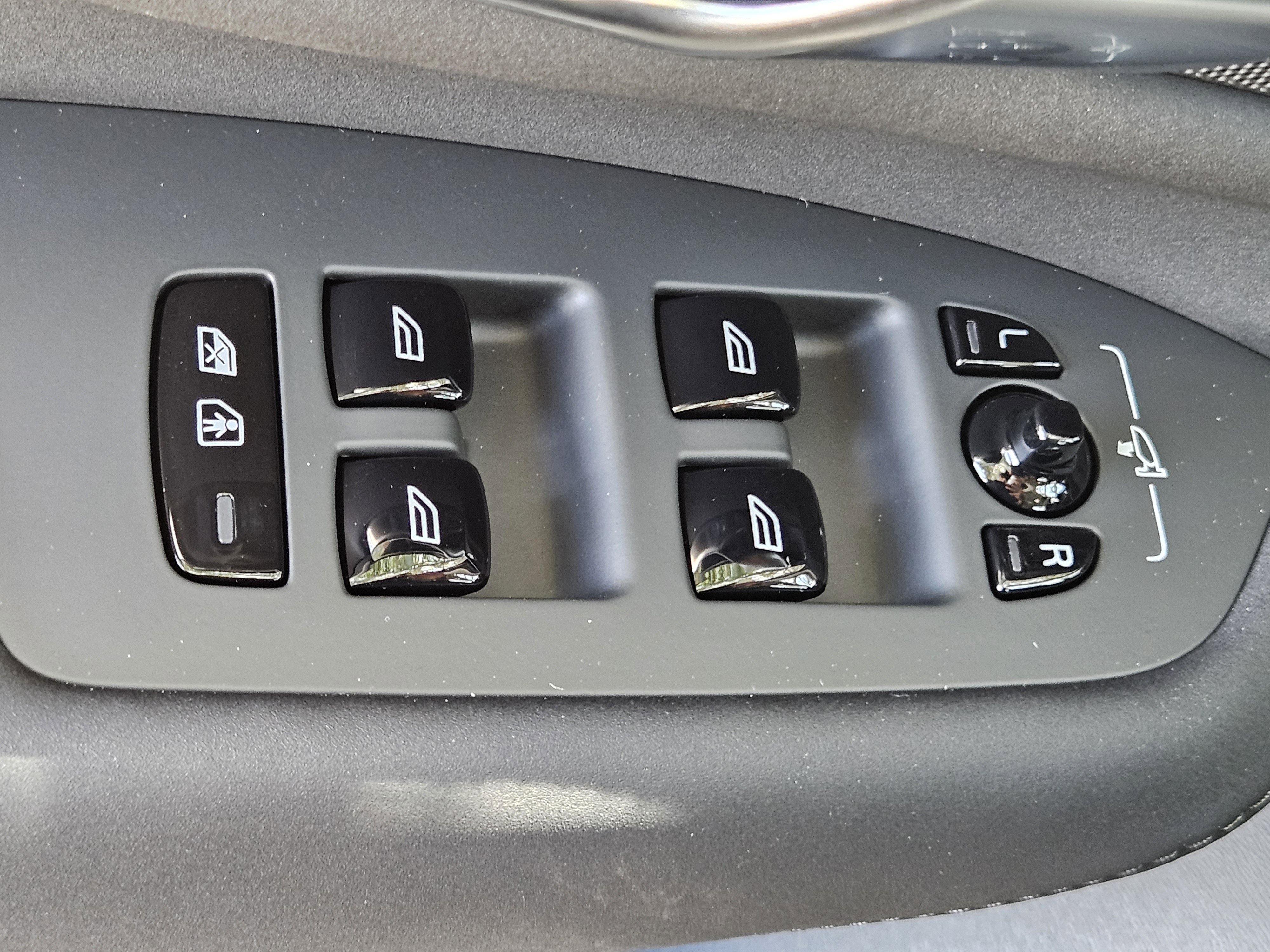 New 2026 Volvo XC90 B5 Core w/ Protection Package image 21