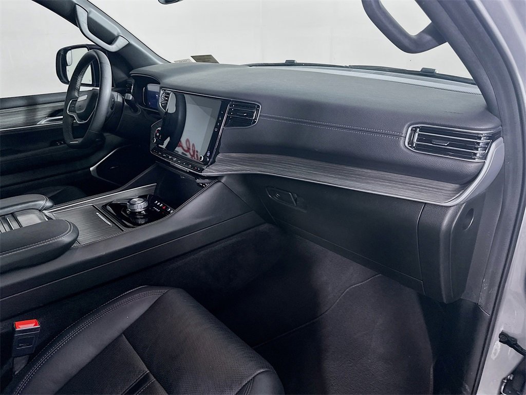 Used 2024 Jeep Wagoneer L Series II w/ Flexible Seating Group image 31