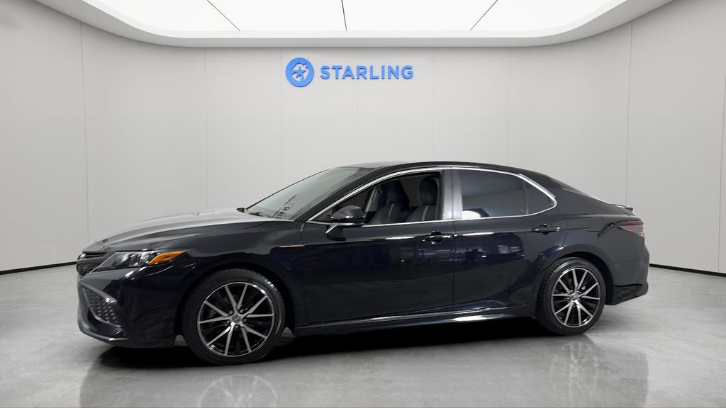 Used 2021 Toyota Camry SE FWD image 2