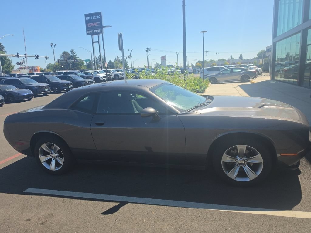 Used 2017 Dodge Challenger SXT RWD image 2