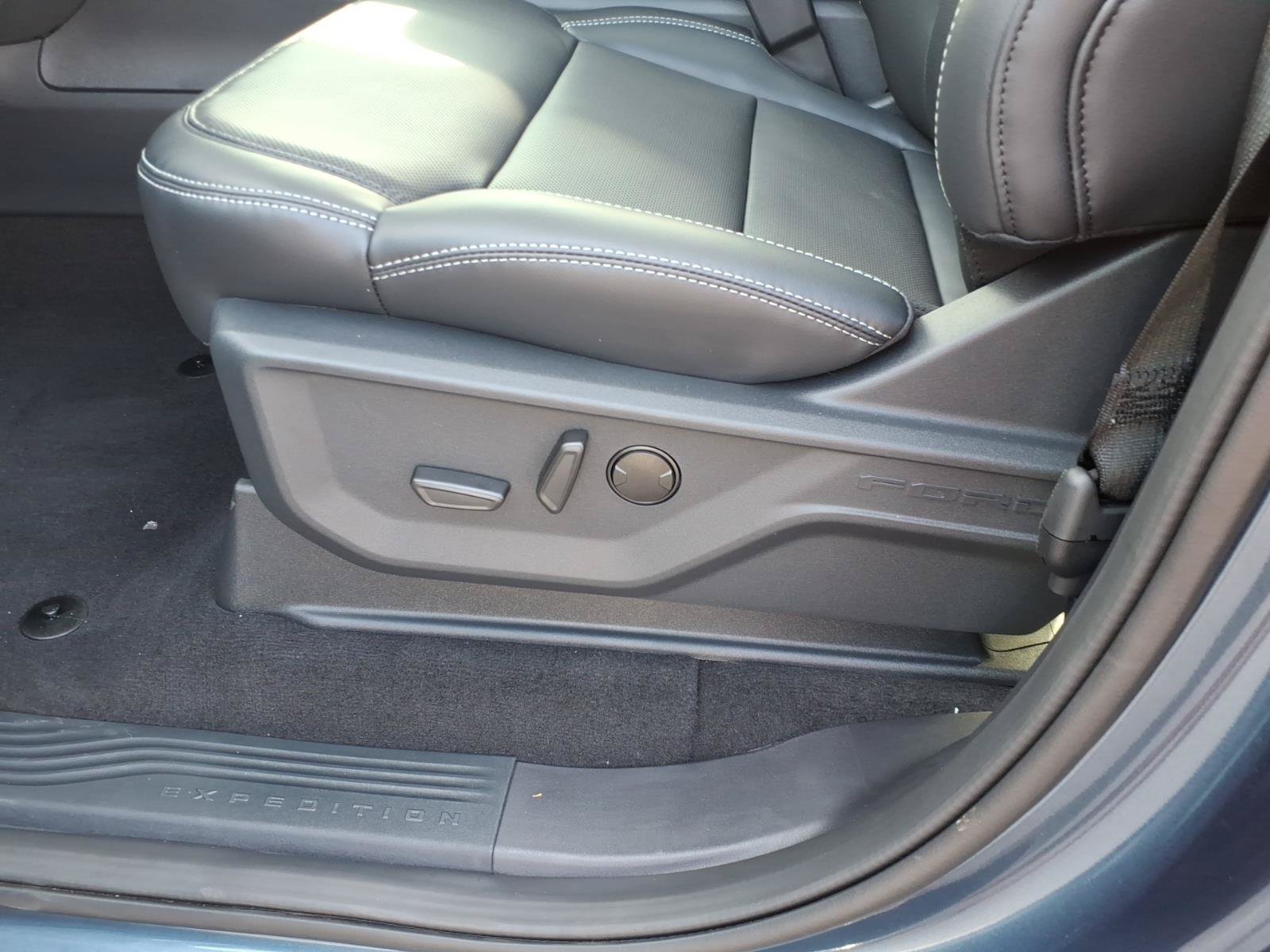 New 2027 Ford Expedition Max Platinum w/ Stealth Appearance Package AWD/4WD image 11