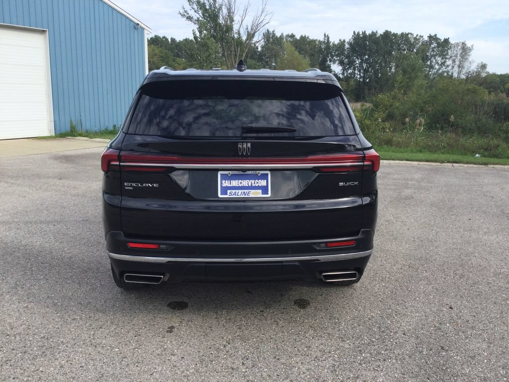 Used 2025 Buick Enclave Preferred AWD/4WD image 6